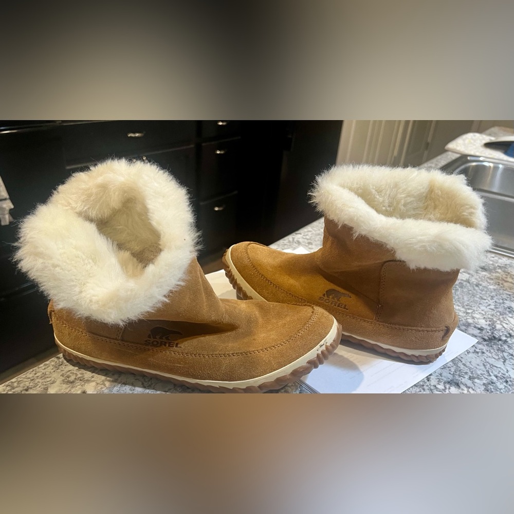 Sorel Tan and White Winter Boots with Fur Trim